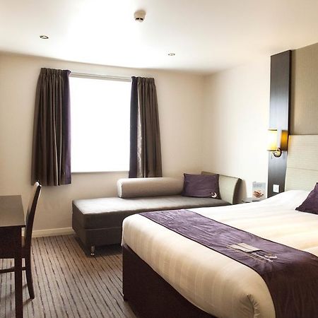 Premier Inn Basingstoke West エクステリア 写真