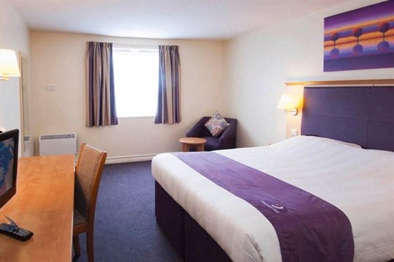 Premier Inn Basingstoke West エクステリア 写真