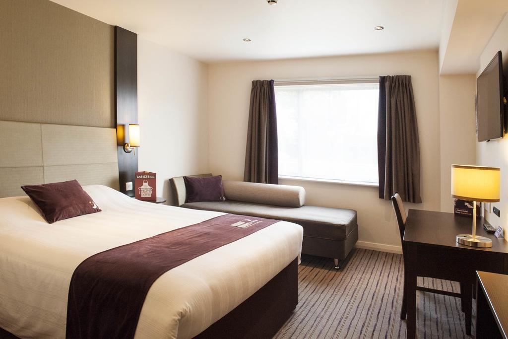 Premier Inn Basingstoke West エクステリア 写真