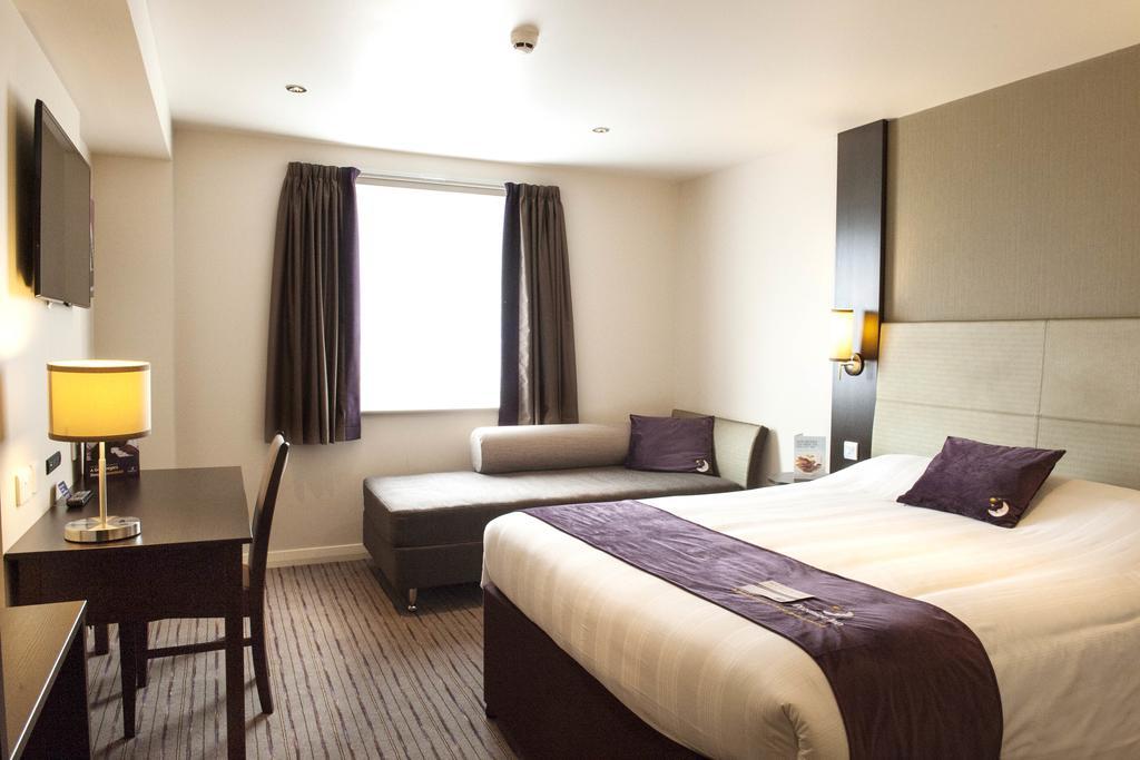 Premier Inn Basingstoke West エクステリア 写真