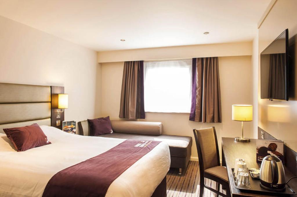Premier Inn Basingstoke West エクステリア 写真