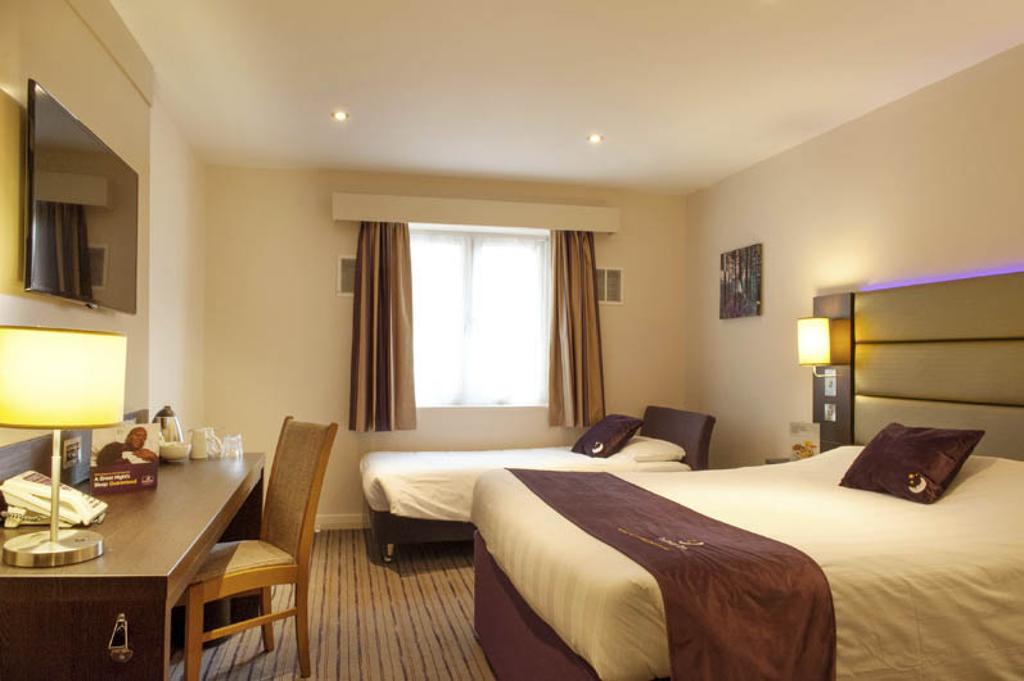 Premier Inn Basingstoke West エクステリア 写真