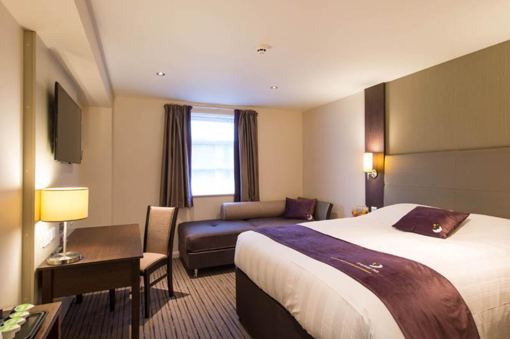 Premier Inn Basingstoke West エクステリア 写真