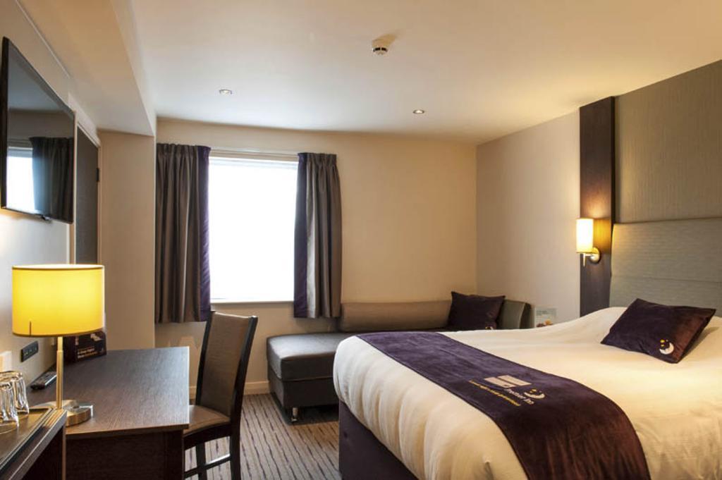 Premier Inn Basingstoke West エクステリア 写真