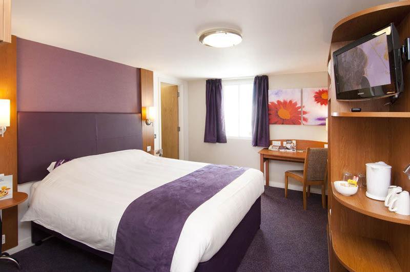 Premier Inn Basingstoke West エクステリア 写真
